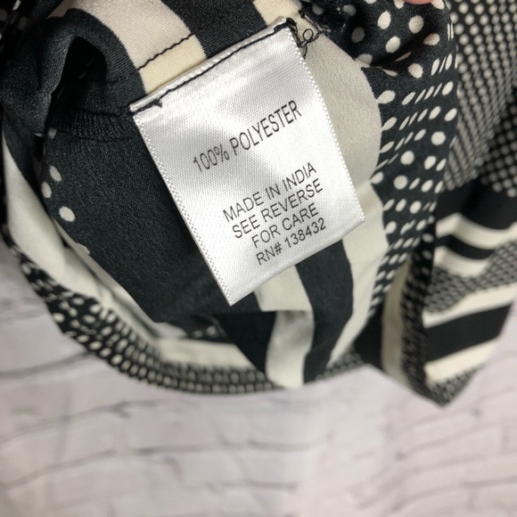 NWOT Modcloth Peter Pan Collar black and white Patterned Blouse size small - Picture 10 of 13